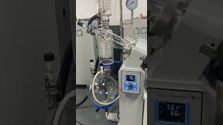 Rotary evaporator with circulating water type vacuum pump