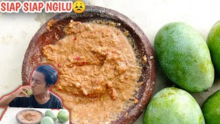 RUJAK MANGGA SAMA KULITNYA SAMBAL KACANG SUPER PEDAS DI SAWAH