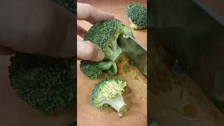 Cutting Broccoli #trendingshorts #satisfyingcutting #amazingcutting #viralvideo #youtubeshorts