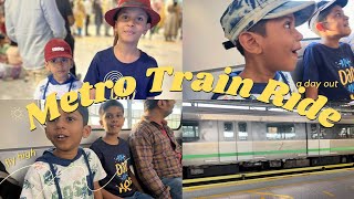 Pehli Baar Metro Train Mai Gaye🚆😊#vlog #youtubevideo #metrotrain