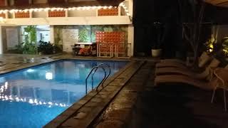 MANTAP B4NGET GAES ! SUASANA MALAM HARI KOLAM RENANG BELL'S PLACE HOTEL