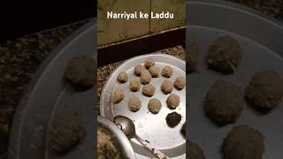 Nariyal laddu #homecooked #coconut #sweet #foodvlog #youtubeshorts #sabitasingh