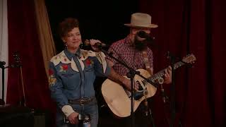 WoodSongs Livestream 1098: Bee Taylor and Goldpine