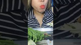 ASMR eating shrimp with vegetables #asmr #mukbang#eatingsounds