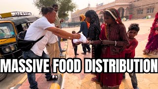 FOOD DISTRIBUTING ON ROAD SIDE @BIKANER