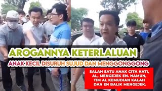 PARAH MANUSIA SATU INI - ANAK KECIL DIPAKSA MENGGONGGONG DAN SUJUD, Manusia atau apa ini...