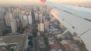 Boeing 737-800 da Gol pousando em Congonhas