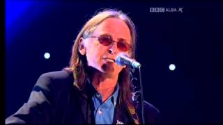 Dougie MacLean - Holding Back !