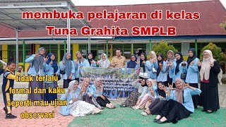 Guru Membuka kelas di SMPLB Tuna Grahita dengan suasana santai