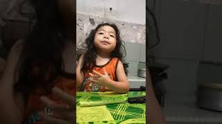 My little girl try to sing..