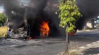 BUS TERBAKAR DI JALAN RAYA SOLO-JOGJA