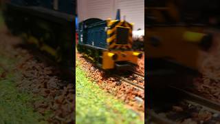 Class 04 shunter pulling a couple wagons #modelrailways #dieselengine