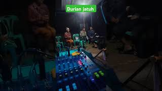 Durian jatuh