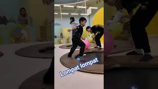 Maen Trampolin #bermain #dailyvlog #maskhaiofficial #jalanjalan #trampolin #lompatlompat #seru