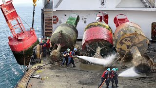 Genius Techniques US Coast Guard Found to Clean Gigantic Buoys at Sea