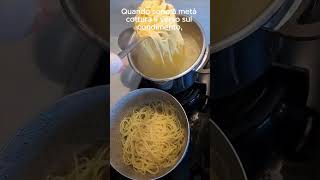 PRIMO: PASTA AGLIO OLIO PEPERONCINO, RICETTA VELOCE per PRANZO o CENA #shorts #ricetta #recipe #cena