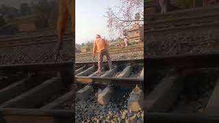 train पटरी टेढ़ा#viral#tending#reels#yshorts