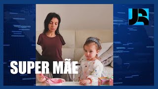 Mãe sem os dois braços dá lição para pessoas preguiçosas - Noticias De Hoje