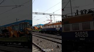 WAG 7 Jhashi ka full speed me crossing At Datia 110 KmPh #viralshorts #wag7 #tracksounds #train