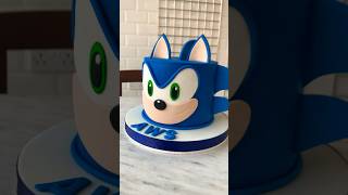 Who loved playing Sonic on SEGA? #sonic #soniccake #cakedecorating #bakery #fondantdecorations #oman