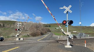 BNSF 4448 West: Stonehenge Dr RR Crossing, Maryhill, WA