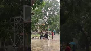 Kaseruan santri bermain basket ketika hujan #hidayatunnajah ##basket #hujan