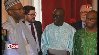 S. E. M. Maguatte Seye (Ambassadeur du Sénégal) - Réception des Photos de Cheikh A. Bamba