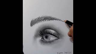 Dibujo realista de un ojo a lápiz| Realistic pencil drawing of an eye  #Shorts