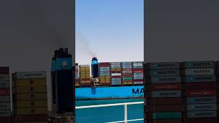 400m long 🌍 biggest container ship overtaking #bigship #sailing