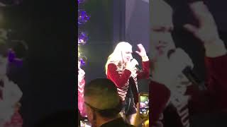 Gwen Stefani - Sweet Escape Live