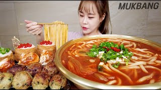 SUB) 땡초듬뿍 얼큰한 김치우동🌶떡갈비 굴림만두 김치만두 참치마요 유부초밥 먹방 HOT PEPPER SPICY KIMCHI NOODLE REAL SOUND ASMR MUKBANG