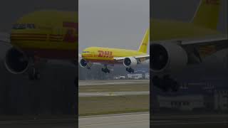 🛬 DHL Boeing 777-F D-AALO landing at Frankfurt Airport (FRA) #planespotting #aviation #dhlexpress