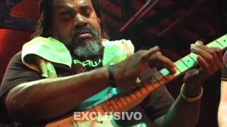 Um solo de Guitarra do além com Ike Willis and The Central Scrutinizer Band