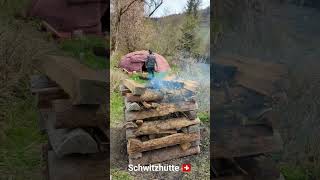 Schwitzhütten - Feuer. Respektvoller Umgang mit Holz.