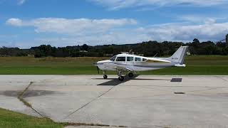 Cessna 152 taxing