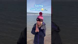 Girl Saves Starfish at Sea ⭐️ 🌊❤️ #animals #sea #shorts