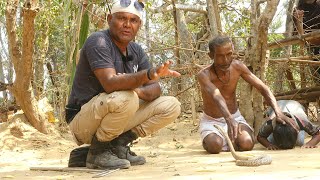 खजाने के चक्कर में शख्स ने घरमें पाल रखा था खतरनाक नाग फिर जो हुआ देख होश उड़ जाएंगे #Cobra rescue