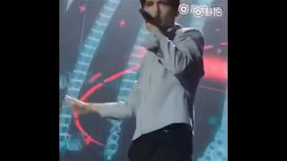 Dimash Kudaibergen Fans Sing along to his Diva Dance