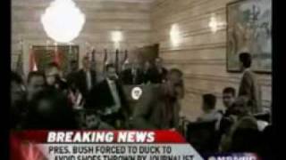 Bush :: Agression a la chaussure en irak!