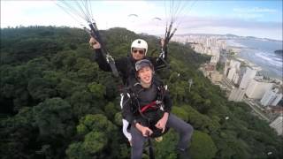 Leonardo Voando de Parapente em São Vicente