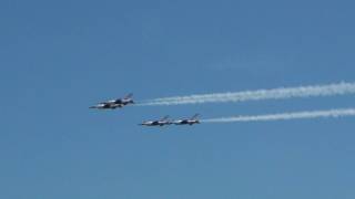 ACairshow2011-54: Thunderbirds - Diamond Aerilon Roll