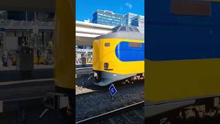 NS Intercity M for Schipol arrives at Amsterdam Zuid.