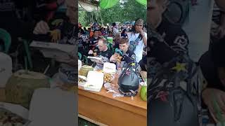 Serunya makan bersama Graham Jarvis & Mario Roman #hiuselatan #cilacap #motocross #motovlog #lunch