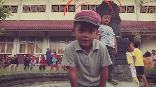 Bocah Cilik Penasaran Ke Kamera