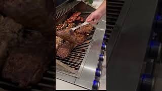 Ibai prepara asado para el Kun Agüero