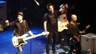 [22] Perfect - Simple Plan Live in Chicago 11-21-11