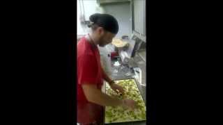 Come condire la pizza - tutorial pizza Broccoli e salsiccia - www.percorsidipizza.it