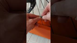 Как одеть замок цепи велосипеда / How to put on a bicycle chain lock