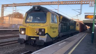 Freightliner 70008 storming through Tamworth (10/2/2022)