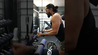 Supinated grip tricep pull down